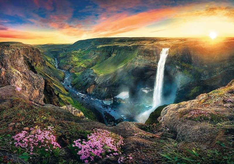 Пазл 2000 Trefl: Háifoss Waterfall, Iceland